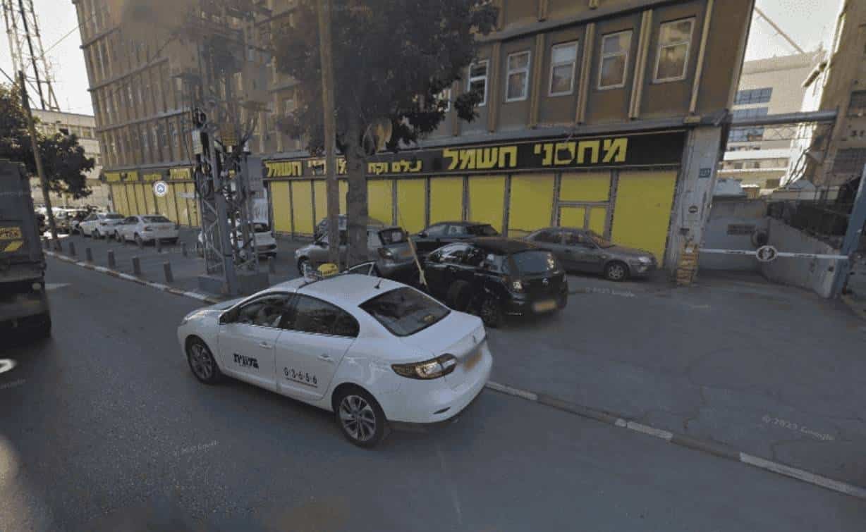 הכניסה לחניה